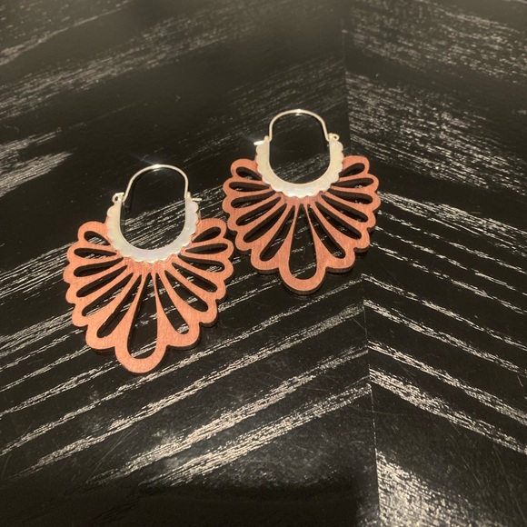 Ladies wooden earrings - Picture 7 of 7